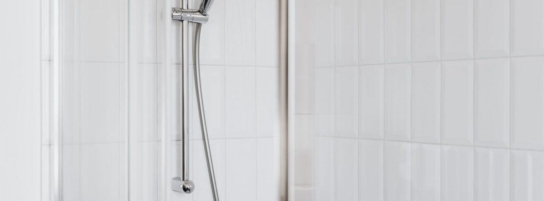 How to Remove Mold from Bathroom Tiles Before Winter in Latvia — XClean